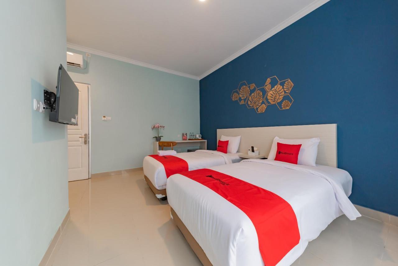Reddoorz Plus Near Surapati Core Bandung Zewnętrze zdjęcie
